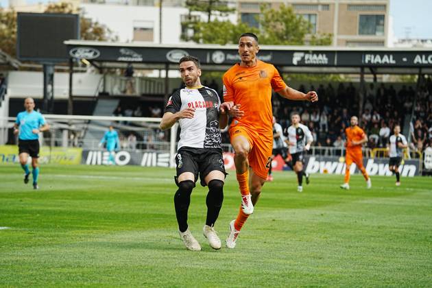 April 18, 2025, Faro, Portugal - Liga Portugal Betclic, Round 30, SC Farense v Boavista FC, 9 Tomane of SC Farense in action during the football match between SC Farense and Boavista FC Copyright: xNunoxPiresxVelosox
