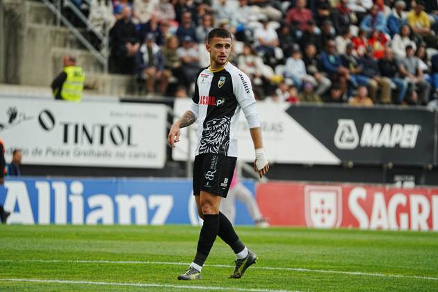 April 18, 2025, Faro, Portugal - Liga Portugal Betclic, Round 30, SC Farense v Boavista FC, 93 Miguel Menino of SC Farense in action during the football match between SC Farense and Boavista FC Copyright: xNunoxPiresxVelosox
