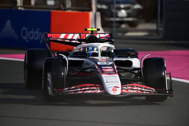 F1 Grand Prix of Saudi Arabia - Practice Oliver Bearman of Haas F1 Team runs during the free practice of the Saudi Arabia GP, the 5th round of the Formula 1 World Championship, WM, Weltmeisterschaft at Jeddah Corniche Circuit in Jeddah, Saudi Arabia, on April 18, 2025. Jeddah Saudia Arabia Copyright: xAndreaxDiodatox originalFilename:diodato-f1saudia250418_npvQs