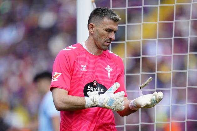 FC Barcelona, Barca - RC Celta. La Liga EA Sports match. Date 32 Vicente Guaita of RC Celta during the La Liga EA Sports match between FC Barcelona and RC Celta played at Lluis Companys Stadium on 19 April 2025 in Barcelona, Spain. kpng Copyright: xSergioxRuizx xImagox PS_250419_BAR_CEL_016