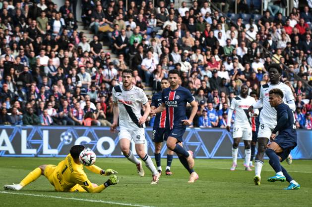 Ligue 1 PSG vs Havre AC - FA Paris Saint-Germain’s forward Goncalo Ramos kicks the ball during the French L1 football match between Paris Saint-Germain and Havre AC at the Parc des Princes stadium in Paris on Avril 19, 2025. Photo by Firas Abdullah ABACAPRESS.COM Paris Île-de-France France  Copyright: xAbdullahxFiras ABACAx
