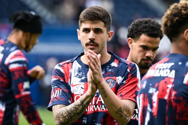 Ligue 1 PSG vs Havre AC - FA Paris Saint-Germain’s defender Lucas Beraldo warms up before the French L1 football match between Paris Saint-Germain and Havre AC at the Parc des Princes stadium in Paris on Avril 19, 2025. Photo by Firas Abdullah ABACAPRESS.COM Paris Île-de-France France Copyright: xAbdullahxFiras ABACAx