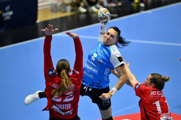 CSM Bucharest vs Team Esbjerg Cristina Neagu of CSM Bucharest in action during the EHF Champions League Women 2024 25 Quarter-finals game between CSM Bucharest and Team Esbjerg in Bucharest, April 20, 2025. Alex Nicodim Imago Images Copyright: xAlexxNicodimx