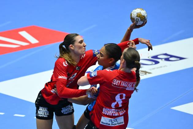 CSM Bucharest vs Team Esbjerg Elizabeth Omoregie of CSM Bucharest in action during the EHF Champions League Women 2024 25 Quarter-finals game between CSM Bucharest and Team Esbjerg in Bucharest, April 20, 2025. Alex Nicodim Imago Images Copyright: xAlexxNicodimx