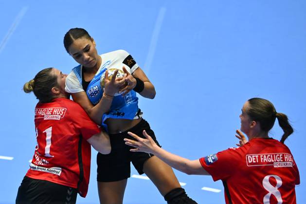 CSM Bucharest vs Team Esbjerg Elizabeth Omoregie of CSM Bucharest in action during the EHF Champions League Women 2024 25 Quarter-finals game between CSM Bucharest and Team Esbjerg in Bucharest, April 20, 2025. Alex Nicodim Imago Images Copyright: xAlexxNicodimx