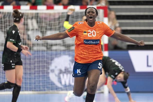 EHF Champions League Odense Handball FTC Rail Cargo Hungaria Lysa Tchaptchet Defo, Odense Handball celebrates in the EHF Champions League quarterfinal between Odense Handball and FTC Rail Cargo Hungaria at Sydbank Arena in Odense on Sunday, April 20, 2025 The match ended 27 27 Photo Frank Cilius Ritzau Scanpix , Aabenraa Denmark Sydbank Arena  Copyright: FrankxCilius FrankxCiliusx spdk20250420-175131-L