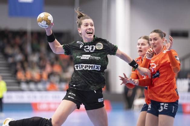 EHF Champions League Odense Handball FTC Rail Cargo Hungaria Emily Bölk, FTC Rail Cargo Hungaria 20 passes by Maren Nyland Aardahl and Mie Hoejjlund, R from Odense Handball in their EHF Champions League quarter final at Sydbank Arena in Odense on Sunday, April 20, 2025 The match ended 27 27 Photo Frank Cilius Ritzau Scanpix , Aabenraa Denmark Sydbank Arena  Copyright: FrankxCilius FrankxCiliusx spdk20250420-181502-L