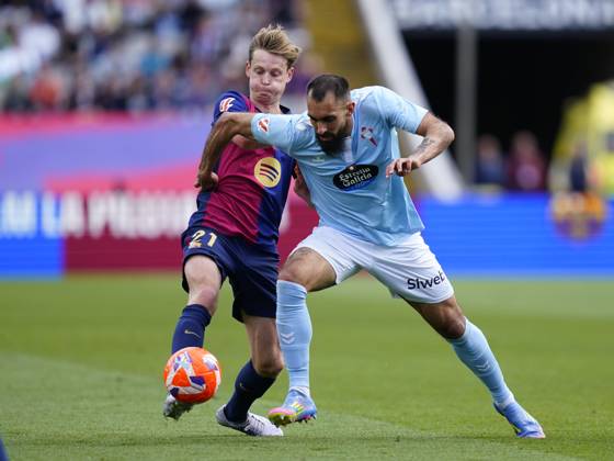FC Barcelona, Barca - RC Celta. La Liga EA Sports match. Date 32 Frenkie de Jong of FC Barcelona and Borja Iglesias of RC Celta during the La Liga EA Sports match between FC Barcelona and RC Celta played at Lluis Companys Stadium on 19 April 2025 in Barcelona, Spain. kpng Copyright: xSergioxRuizx xImagox PS_250419_BAR_CEL_100