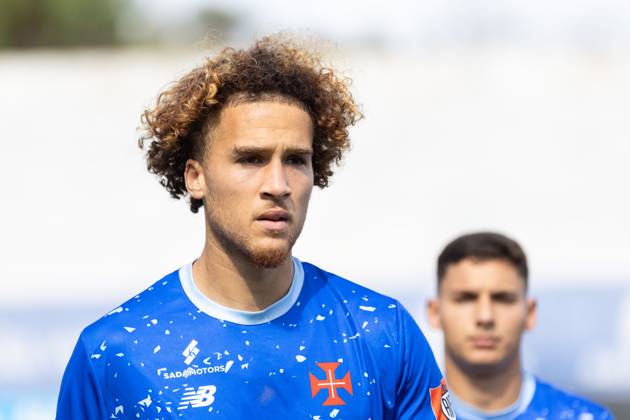 April 5, 2025, Lisbon, Lisbon, Portugal: Belenenses defender from Portugal AFONSO PINTO (39) before the start of the game for Liga 3 between Atletico and Belenenses at Estadio da Tapadinha Lisbon Portugal - ZUMAs359 20250405_zsp_s359_002 Copyright: xAlexandrexdexSousax