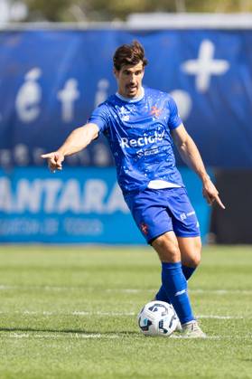 April 5, 2025, Lisbon, Lisbon, Portugal: Belenenses midfielder from Portugal TIAGO MORGADO (21) in action during the game for Liga 3 between Atletico and Belenenses at Estadio da Tapadinha Lisbon Portugal - ZUMAs359 20250405_zsp_s359_021 Copyright: xAlexandrexdexSousax