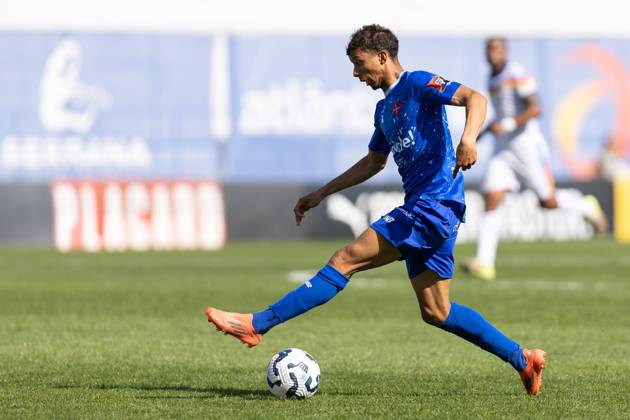 April 5, 2025, Lisbon, Lisbon, Portugal: Belenenses forward from Portugal EVANDRO BARROS (27) in action during the game for Liga 3 between Atletico and Belenenses at Estadio da Tapadinha Lisbon Portugal - ZUMAs359 20250405_zsp_s359_033 Copyright: xAlexandrexdexSousax