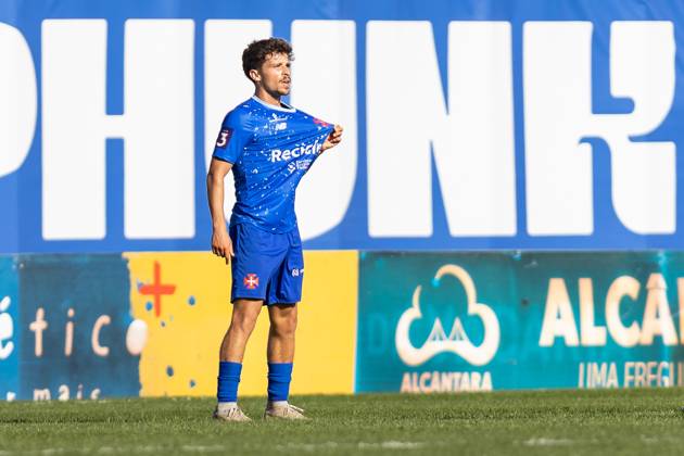 April 5, 2025, Lisbon, Lisbon, Portugal: Belenenses midfielder from Portugal DIOGO LEITAO (17) celebrating after scoring a goal during the game for Liga 3 between Atletico and Belenenses at Estadio da Tapadinha Lisbon Portugal - ZUMAs359 20250405_zsp_s359_056 Copyright: xAlexandrexdexSousax