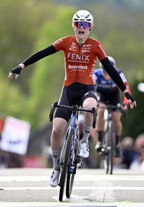 Dutch Puck Pieterse of Fenix-Deceuninck celebrates after winning the women s race of the La Fleche Wallonne , one day cycling race (Waalse Pijl - Walloon Arrow), 140,7 km from Ciney to Huy, Wednesday 23 April 2025. JASPERxJACOBS  x121659957x