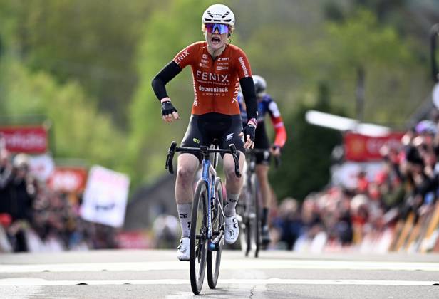Dutch Puck Pieterse of Fenix-Deceuninck celebrates after winning the women s race of the La Fleche Wallonne , one day cycling race (Waalse Pijl - Walloon Arrow), 140,7 km from Ciney to Huy, Wednesday 23 April 2025. JASPERxJACOBS  x121660771x