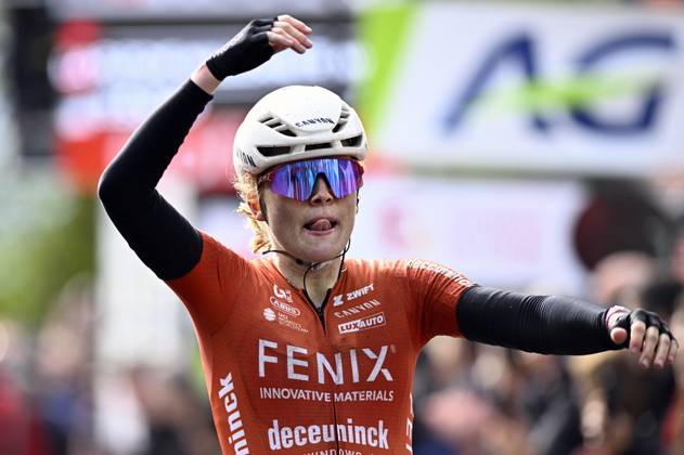 Dutch Puck Pieterse of Fenix-Deceuninck celebrates after winning the women s race of the La Fleche Wallonne , one day cycling race (Waalse Pijl - Walloon Arrow), 140,7 km from Ciney to Huy, Wednesday 23 April 2025. JASPERxJACOBS  x121661940x