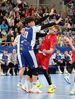 26 04 2025, Germany, Bietigheim, Handball 1 Bundesliga, SG BBM Bietigheim vs ThSV Eisenach, f l Marko Grgic ThSV , Tom Wolf BBM