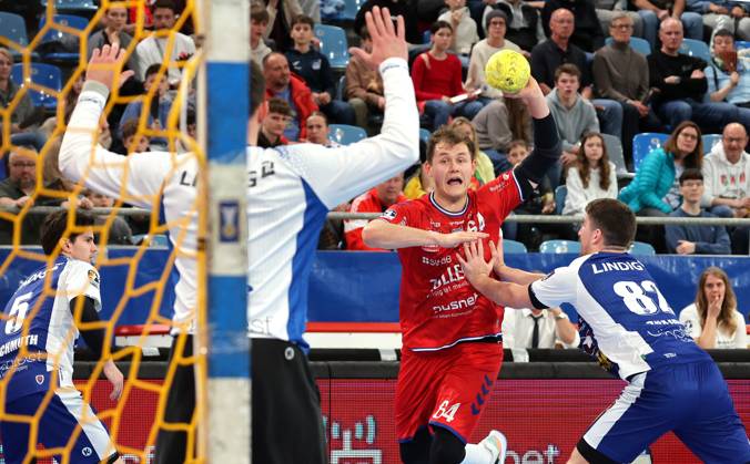 26 04 2025, Germany, Bietigheim, Handball 1 Bundesliga, SG BBM Bietigheim vs ThSV Eisenach, f l Maximilian Hejny BBM , Ivan Snajder ThSV