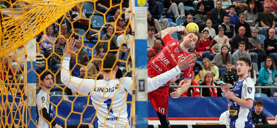 26 04 2025, Germany, Bietigheim, Handball 1 Bundesliga, SG BBM Bietigheim vs ThSV Eisenach, f l Matija Spikic ThSV , Tom Wolf BBM