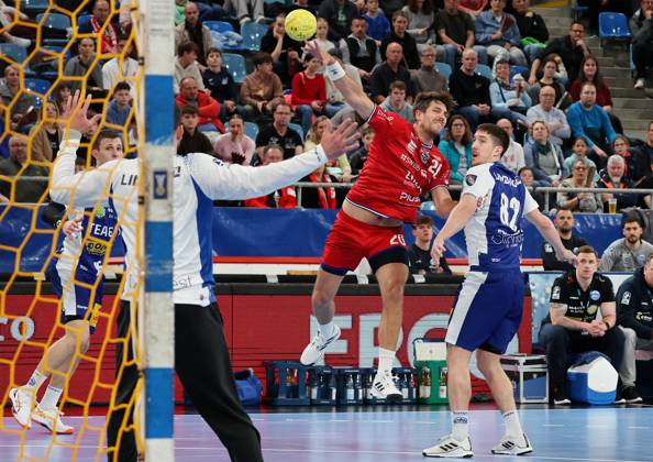 26 04 2025, Germany, Bietigheim, Handball 1 Bundesliga, SG BBM Bietigheim vs ThSV Eisenach, f l Tom Wolf BBM , Ivan Snajder ThSV