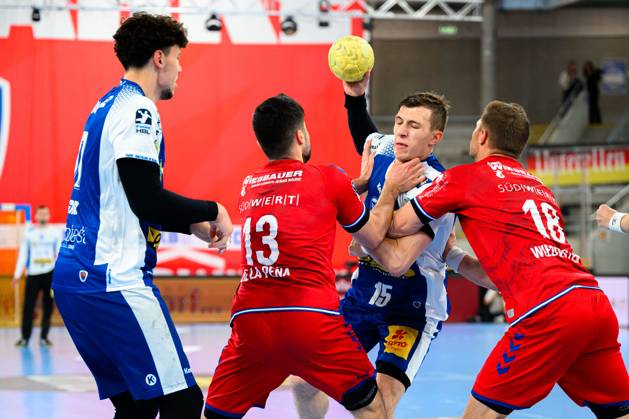 Bietigheim HBL 24 25 SG BBM Bietigheim THSV Eisenach v li Marko Grgic Eisenach , Juan de la Pena Bietigheim , Simone Mengon Eisenach , Fabian Wiederstein Bietigheim Bietigheim Bissingen Egetrans Arena Baden Württemberg Germany