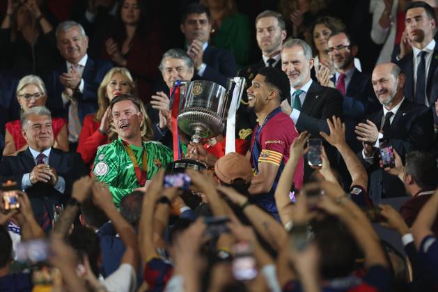 FC Barcelona, Barca Real Madrid CF. Copa del Rey. Final. Ronald Araujo and Marc-Andre Ter Stegen of FC Barcelona with the trophy during the Copa del Rey match, Final, between FC Barcelona and Real Madrid CF played at La Cartuja Stadium on April 26, 2025 in Sevilla, Spain. kpng Copyright: xPressinphotox AP_240424_BAR_RMA_COP_119