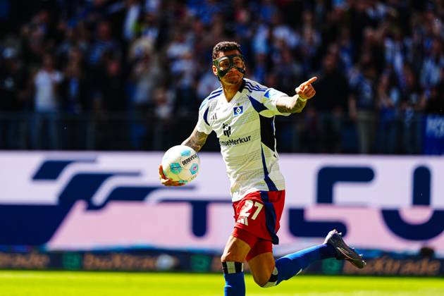 Goal celebration after scoring 1 1 from penalty kick Davie Selke Hamburger SV, 27 GER, Hamburger SV vs Karlsruher SC, Football, 2 Bundesliga, Matchday 31, Season 2024 2025, 27 04 2025 DFL REGULATES PROHIBIT ANY USE OF PHOTOGRAPHS AS IMAGE SEQUENCES AND OR QUASI VIDEO GER, Hamburger SV vs Karlsruher SC, Football, 2 Bundesliga, Matchday 31, Season 2024 2025, 27 04 2025 Hamburg Copyright: xEibner-Pressefoto MarcelxvonxFehrnx EP_MFN
