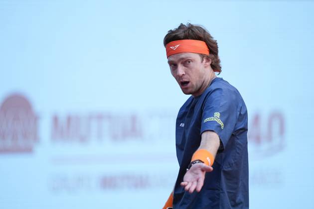 April 27, 2025, Madrid, Madrid, Spain: Andrey Rublev of Russia in action against Aleksander Bublik of Kazakhstan during the Mutua Madrid Open 2025, ATP, Tennis Herren Masters 1000 and WTA, Tennis Damen 1000 tennis tournament, celebrated at Caja Magica on April 27, 2025 in Madrid, Spain. Madrid Spain - ZUMAa181 20250427_zaa_a181_077 Copyright: xOscarxJ.xBarrosox