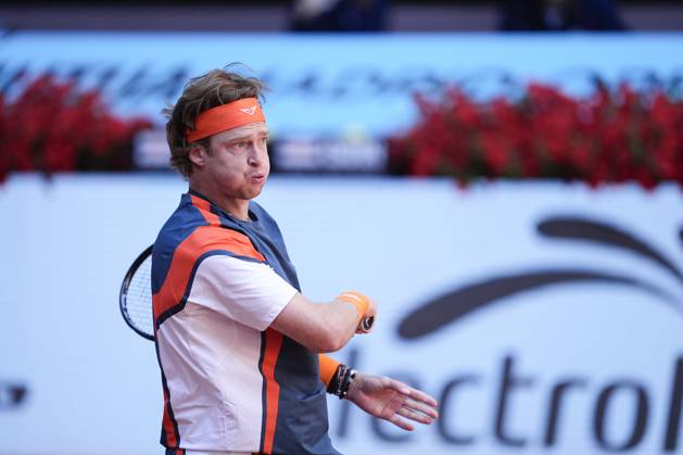 April 27, 2025, Madrid, Madrid, Spain: Andrey Rublev of Russia in action against Aleksander Bublik of Kazakhstan during the Mutua Madrid Open 2025, ATP, Tennis Herren Masters 1000 and WTA, Tennis Damen 1000 tennis tournament, celebrated at Caja Magica on April 27, 2025 in Madrid, Spain. Madrid Spain - ZUMAa181 20250427_zaa_a181_083 Copyright: xOscarxJ.xBarrosox