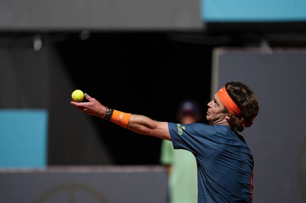April 27, 2025, Madrid, Madrid, Spain: Andrey Rublev of Russia in action against Aleksander Bublik of Kazakhstan during the Mutua Madrid Open 2025, ATP, Tennis Herren Masters 1000 and WTA, Tennis Damen 1000 tennis tournament, celebrated at Caja Magica on April 27, 2025 in Madrid, Spain. Madrid Spain - ZUMAa181 20250427_zaa_a181_088 Copyright: xOscarxJ.xBarrosox