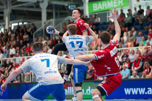 27 04 2025, 2 Handball Bundesliga, 29 Matchday, TuSEM Essen Dessau Rosslauer HV, f l Luka Baumgart Dessau Rosslauer HV 06 , Max Neuhaus TuSEM Essen , Essen Am Hallo NRW Germany xRHR PHOTO DEx Copyright: DennisxEwert RHR-FOTOx RHR-FOTO DE