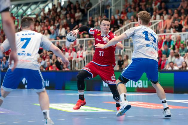 27 04 2025, 2 Handball Bundesliga, 29 Matchday, TuSEM Essen Dessau Rosslauer HV, f l Max Neuhaus TuSEM Essen , Luka Baumgart Dessau Rosslauer HV 06 , Essen Am Hallo NRW Germany xRHR PHOTO DEx Copyright: DennisxEwert RHR-FOTOx RHR-FOTO DE