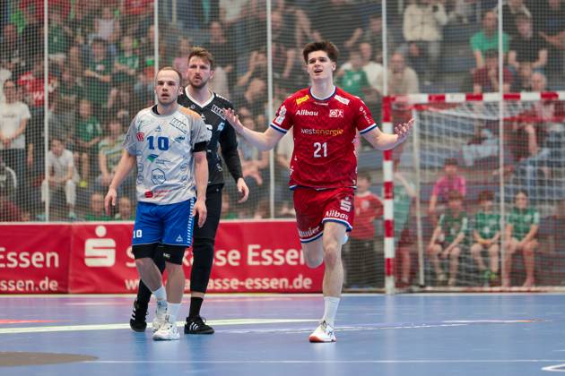 27 04 2025, 2 Handball Bundesliga, Matchday 29, TuSEM Essen Dessau Rosslauer HV, f l Vincent Bülow Dessau Rosslauer HV 06 , Goalkeeper Philip Ambrosius Dessau Rosslauer HV 06 , Felix Eissing TuSEM Essen , Essen Am Hallo NRW Germany xRHR PHOTO DEx Copyright: DennisxEwert RHR-FOTOx RHR-FOTO DE