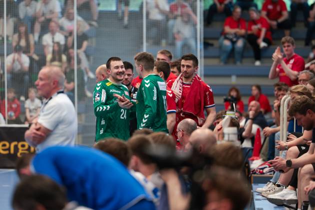 27 04 2025, 2 Handball Bundesliga, 29 Matchday, TuSEM Essen Dessau Rosslauer HV, f l Goalkeeper Dennis Wipf TuSEM Essen , Goalkeeper Dominik Plaue TuSEM Essen laugh, Essen Am Hallo NRW Germany xRHR PHOTO DEx Copyright: DennisxEwert RHR-FOTOx RHR-FOTO DE