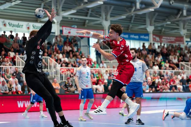 27 04 2025, 2 Handball Bundesliga, 29 Matchday, TuSEM Essen Dessau Rosslauer HV, f l Goalkeeper Philip Ambrosius Dessau Rosslauer HV 06 , Nils Homscheid TuSEM Essen , Essen Am Hallo NRW Germany xRHR PHOTO DEx Copyright: DennisxEwert RHR-FOTOx RHR-FOTO DE