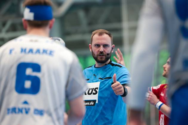 27 04 2025, 2 Handball Bundesliga, Matchday 29, TuSEM Essen Dessau Rosslauer HV, Referee Paul Kijowski, Essen Am Hallo NRW Germany xRHR PHOTO DEx Copyright: DennisxEwert RHR-FOTOx RHR-FOTO DE