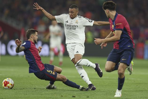 FC Barcelona, Barca Real Madrid CF. Copa del Rey. Final. Kylian Mbappe of Real Madrid and Inigo Martinez of FC Barcelona during the Copa del Rey match, Final, between FC Barcelona and Real Madrid CF played at La Cartuja Stadium on April 26, 2025 in Sevilla, Spain. Copyright: xPressinphotox AP_240428_BAR-RMA_572