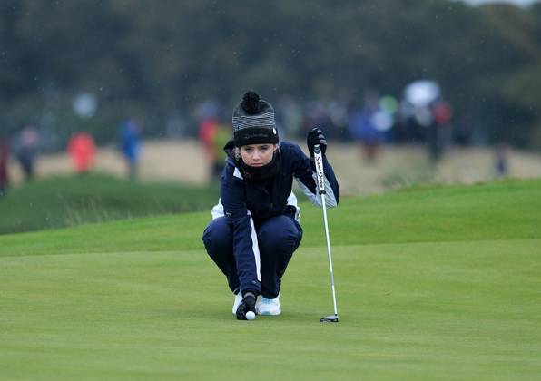 UK: The Alfred Dunhill Links Championship at Kingsbarns, St Andrews, Scotland on 30 September 2022 Pictured: Hollywood star Kathryn Newton on the 10th green Kingsbarns during the second round of the Alfred Dunhill Links Championship 2022 St Andrews Fife Scotland Copyright: xAlexxToddx