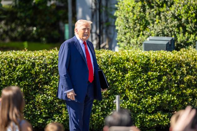 (250429) -- WASHINGTON, April 29, 2025 -- U.S. President Donald Trump arrives to welcome the Super Bowl champion Philadelphia Eagles NFL, American Football Herren, USA football team to the White House in Washington, D.C., the United States, April 28, 2025. A recent poll showed that as U.S. President Donald Trump approaches the 100-day mark of his second term, his approval rating has fallen to the lowest level for any U.S. president at this point in office over the past 80 years. ) U.S.-WASHINGTON, D.C.-WHITE HOUSE-TRUMP-APPROVAL RATING HuxYousong