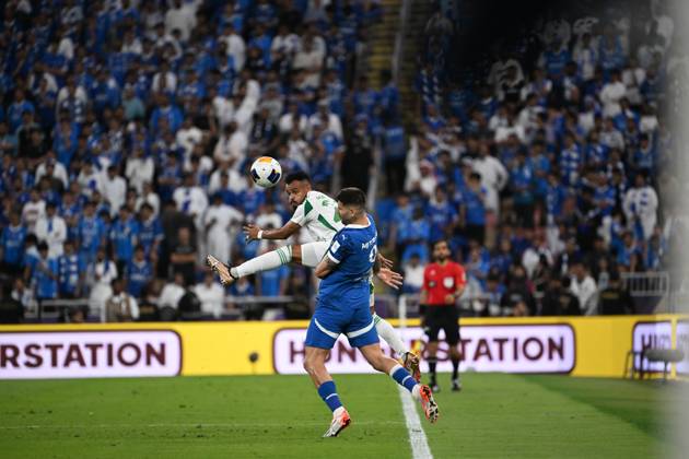 Al Ahli vs Al hilal - AFC Champions League Elite 2025 JEDDAH, SAUDI ARABIA - APRIL 29: Ali Majrashi of Al Ahli =t7=Strong defensive intervention during the AFC Champions League Elite match betweenc al ahli saudi fc vs al hilal saudi at alinma bank stadium at king abdullah sports city.