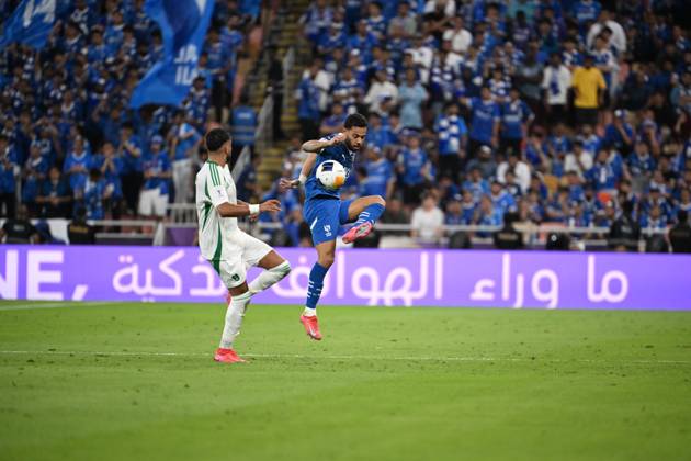 Al Ahli vs Al hilal - AFC Champions League Elite 2025 JEDDAH, SAUDI ARABIA - APRIL 29: Renan Lodi of Al Hilal Player passes the ball during the AFC Champions League Elite match betweenc al ahli saudi fc vs al hilal saudi at alinma bank stadium at king abdullah sports city.