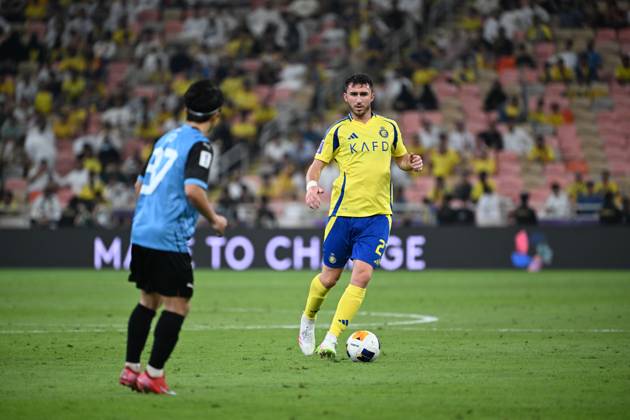 Al Nassr Club (KSA) vs Kawasaki Frontale (JPN) JEDDAH, SAUDI ARABIA - APRIL 30: LAPORTEAl Quick pass between teammates . Nassr Club (KSA) vs Kawasaki Frontale (JPN) during the AFC Champions League Elite match betweenc at alinma bank stadium at king abdullah sports city.