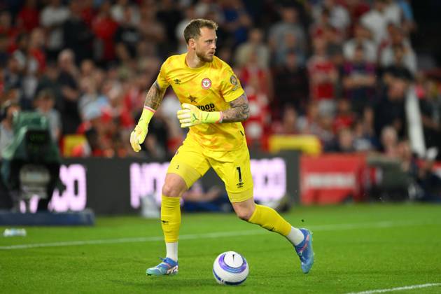 Nottingham Forest FC v Brentford FC - Premier League Mark Flekken of Brentford is in action during the Premier League match between Nottingham Forest and Brentford at the City Ground in Nottingham, England, on May 1, 2025. Nottingham Nottinghamshire United Kingdom Copyright: xMIxNewsx originalFilename:fletcher-nottingh250501_npJww