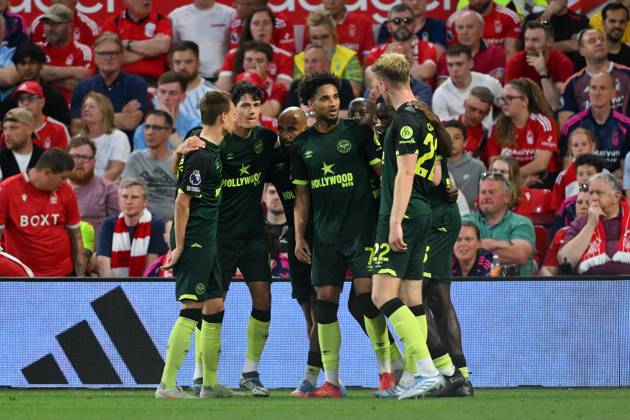 Nottingham Forest FC v Brentford FC - Premier League Kevin Schade of Brentford celebrates with teammates after scoring a goal to make it 0-2 during the Premier League match between Nottingham Forest and Brentford at the City Ground in Nottingham, England, on May 1, 2025. Nottingham Nottinghamshire United Kingdom Copyright: xMIxNewsx originalFilename:fletcher-nottingh250501_npoMZ