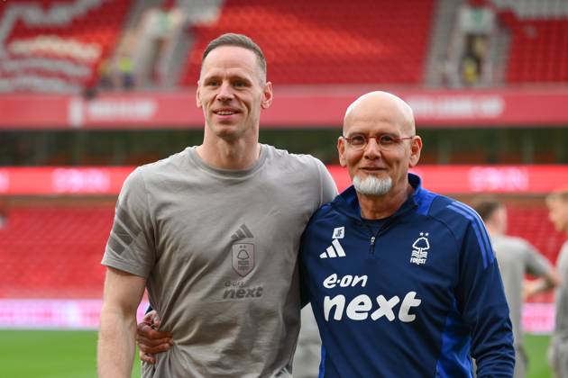 Nottingham Forest FC v Brentford FC - Premier League Matz Sels, the Nottingham Forest goalkeeper, and Julio Figueroa of Nottingham Forest participate in the Premier League match between Nottingham Forest and Brentford at the City Ground in Nottingham, England, on May 1, 2025. Nottingham Nottinghamshire United Kingdom Copyright: xMIxNewsx originalFilename:fletcher-nottingh250501_np6H7