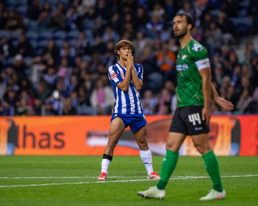 May 2, 2025, Porto, Guimaraes, Portugal: RODRIGO MORA from FC Porto seen reacting after a big opportunity during the Liga Portugal Betclic 2024 25 match between FC Porto and Moreirense FC at Estadio do Dragao on May 2, 2025 in Porto, Portugal.Final score: FC Porto 3 - 1 Moreirense FC Porto Portugal - ZUMAl192 20250502_zsp_l192_028 Copyright: xMiguelxLemosx