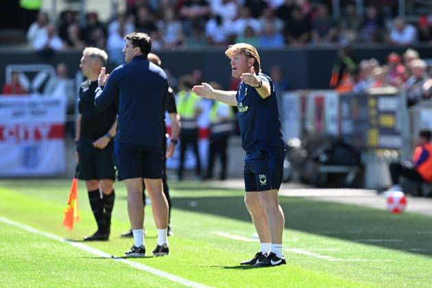 Bristol City v Preston North End EFL Sky Bet Championship 03 05 2025. Preston North End assistant manager Stuart McCall gestures during the EFL Sky Bet Championship match between Bristol City and Preston North End at Ashton Gate, Bristol, England on 3 May 2025. Bristol Ashton Gate Bristol England Editorial use only DataCo restrictions apply See www.football-dataco.com , Copyright: xGrahamxHuntx PSI-21997-0037
