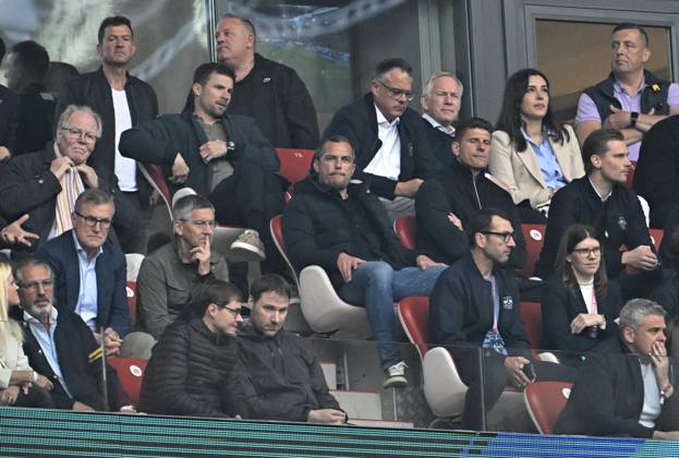 03 05 2025, Soccer 1 Bundesliga 2024 2025, Matchday 32, RB Leipzig FC Bayern Munich, in the Red Bull Arena Leipzig, from left CEO Jan Christian Dreesen FC Bayern Munich and President Herbert Hainer FC Bayern in the VIP stand, above Marcel Schäfer RB Leipzig and Mario Gomez RB Leipzig DFL and DFB regulations prohibit any use of photographs as image sequences and or quasi video