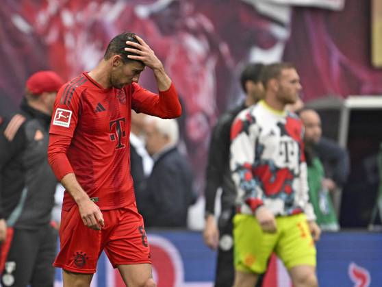 03 05 2025, Soccer 1 Bundesliga 2024 2025, Matchday 32, RB Leipzig FC Bayern Munich, in the Red Bull Arena Leipzig, Leon Goretzka FC Bayern Munich pensive, DFL and DFB regulations prohibit any use of photographs as image sequences and or quasi video