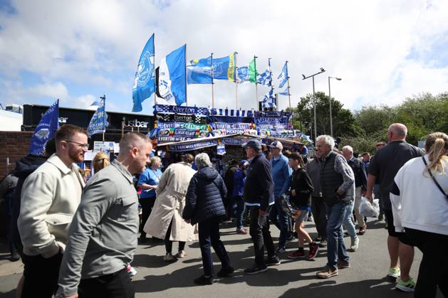 Liverpool, England, 3rd May 2025. Fans gather outside the stadium prior to the Everton vs Ipswich Town Premier League match at Goodison Park, Liverpool. Picture credit should read: Jessica Hornby Sportimage EDITORIAL USE ONLY. No use with unauthorised audio, video, data, fixture lists, club league logos or live services. Online in-match use limited to 120 images, no video emulation. No use in betting, games or single club league player publications. SPI_020_JH_EVERTON_IPSWICH_TOWN_JPG SPI-3906-0022