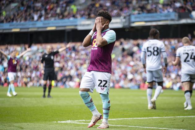 Burnley FC v Millwall FC - Sky Bet Championship Marcus Edwards 22 of Burnley FC looks dejected after missing a chance to score during the Sky Bet Championship match between Burnley and Millwall at Turf Moor in Burnley, England, on May 3, 2025. Burnley Lancashire Copyright: xMIxNewsx originalFilename:0816158481st